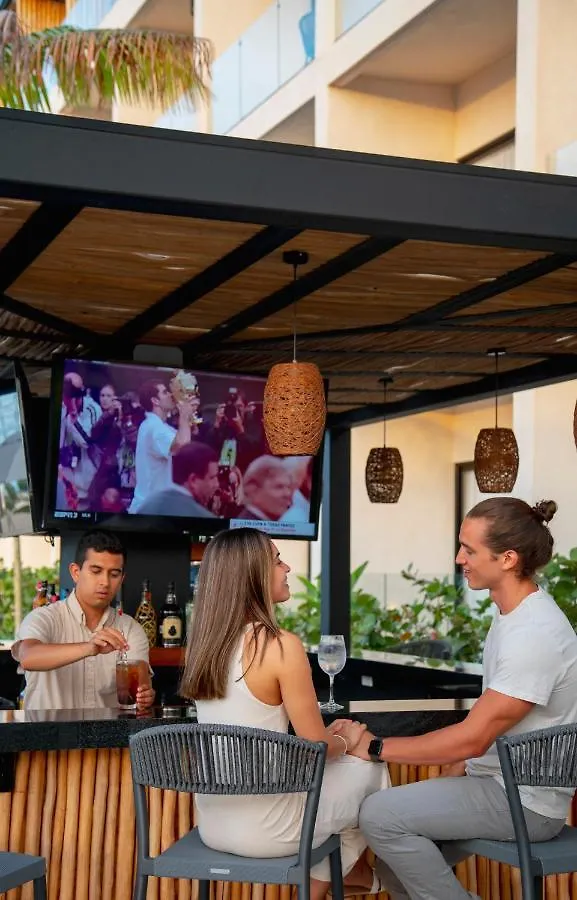 Hive Cancun By G Hotels
