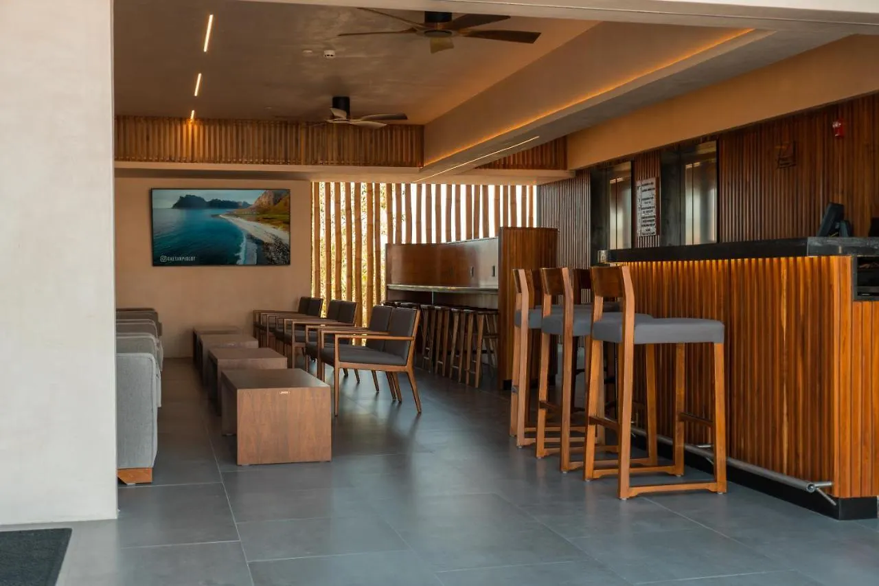 Hive Cancun By G Hotels